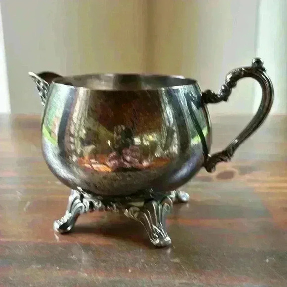 Oneida USA Silver Plate Vintage Creamer..Pattern "Du Maurier" - Picture 1 of 8
